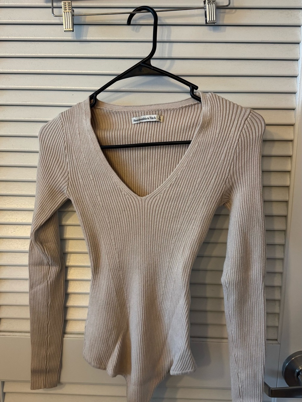 Abercrombie & Fitch Women's Beige Ribbed V-Neck top